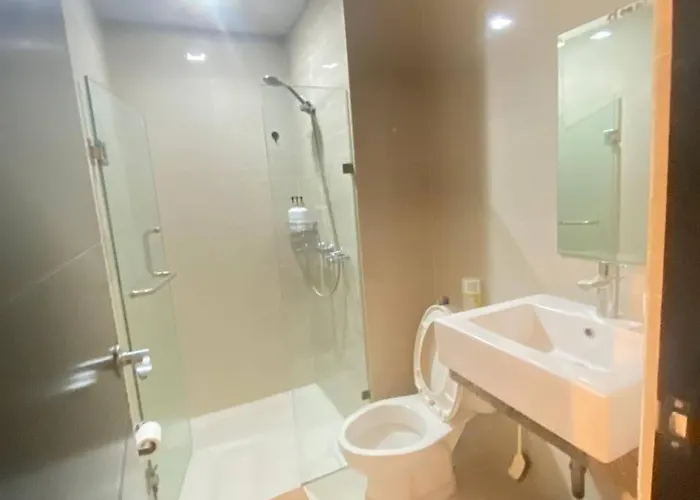 Warm-toned 2 Bed Condotel At Newport Across Naia Terminal 3 Manila