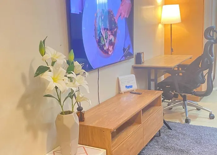 Warm-toned 2 Bed Condotel At Newport Across Naia Terminal 3 *